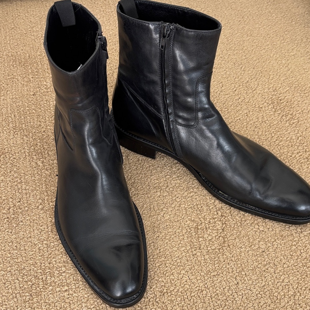 Men’s To Boot New York Black Leather Side Zip Boot Size 11